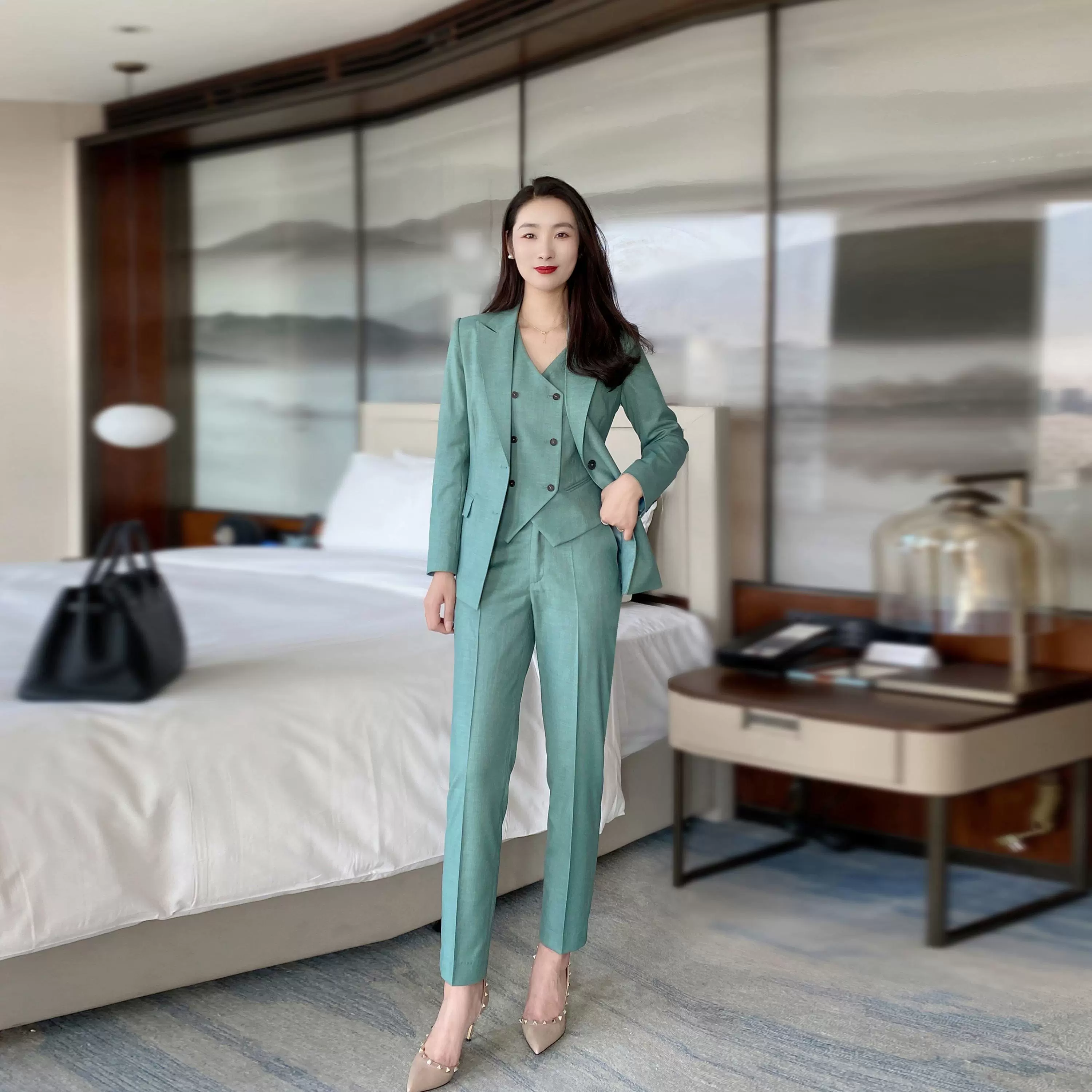 Elegant Green Women's 3-Piece Slim Fit Suit Set - Image 3