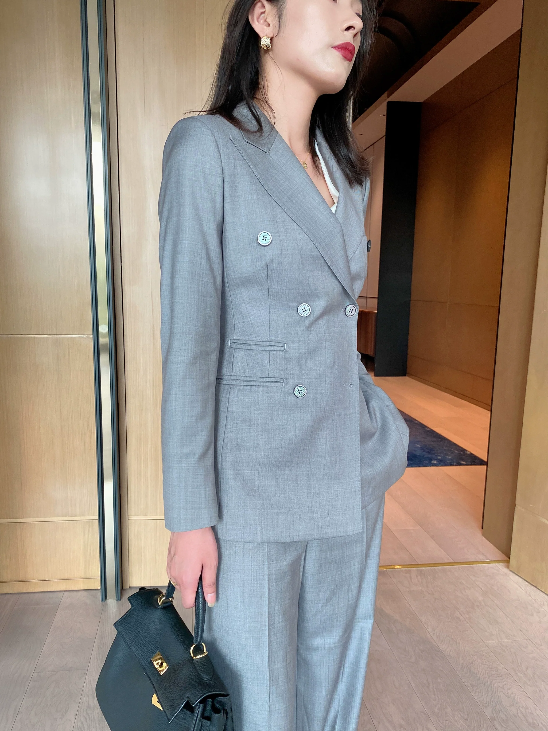 Elegant Light Grey Autumn Women Suit with Wide‑Leg Trousers - Image 3