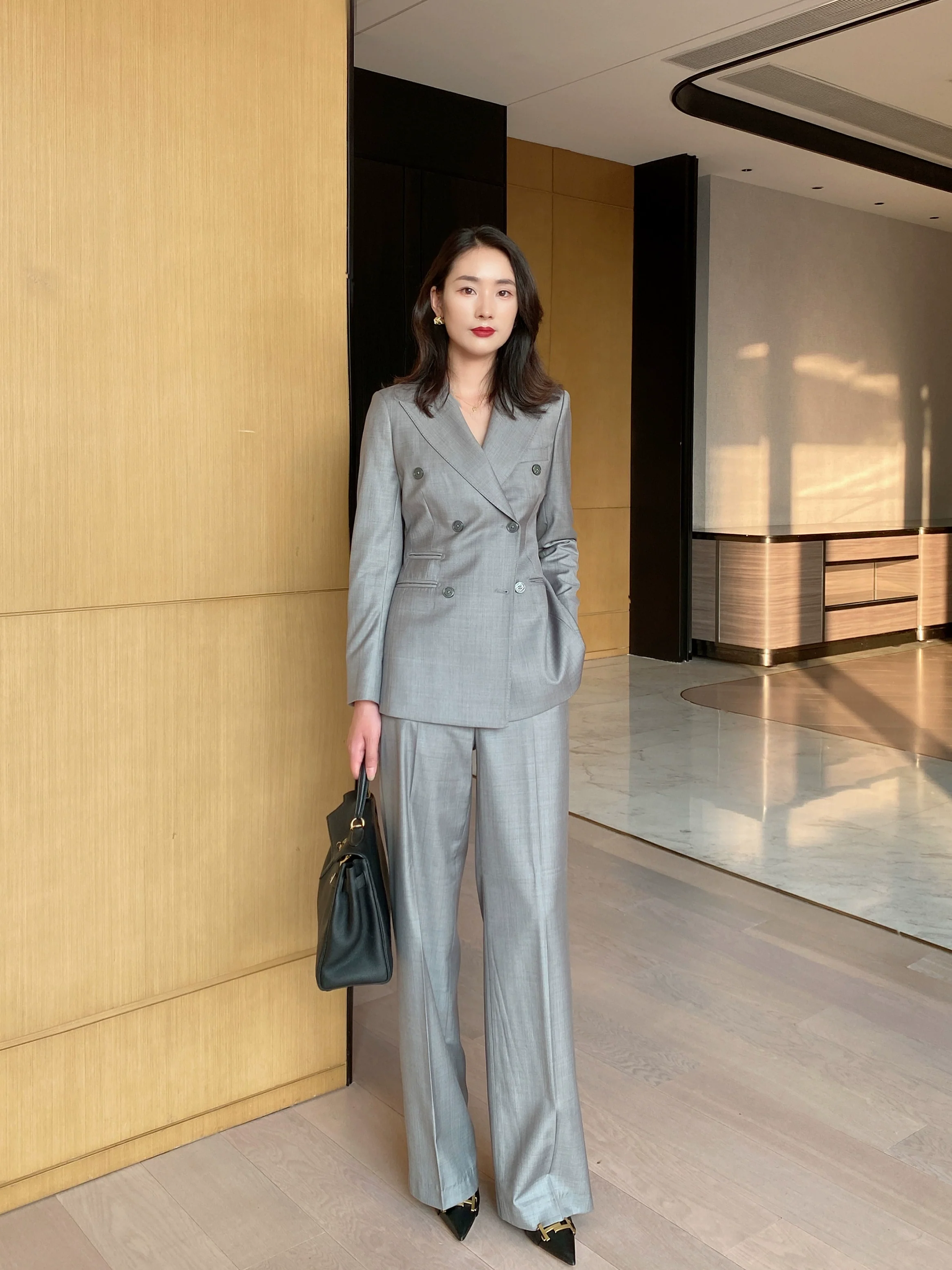Elegant Light Grey Autumn Women Suit with Wide‑Leg Trousers - Image 5