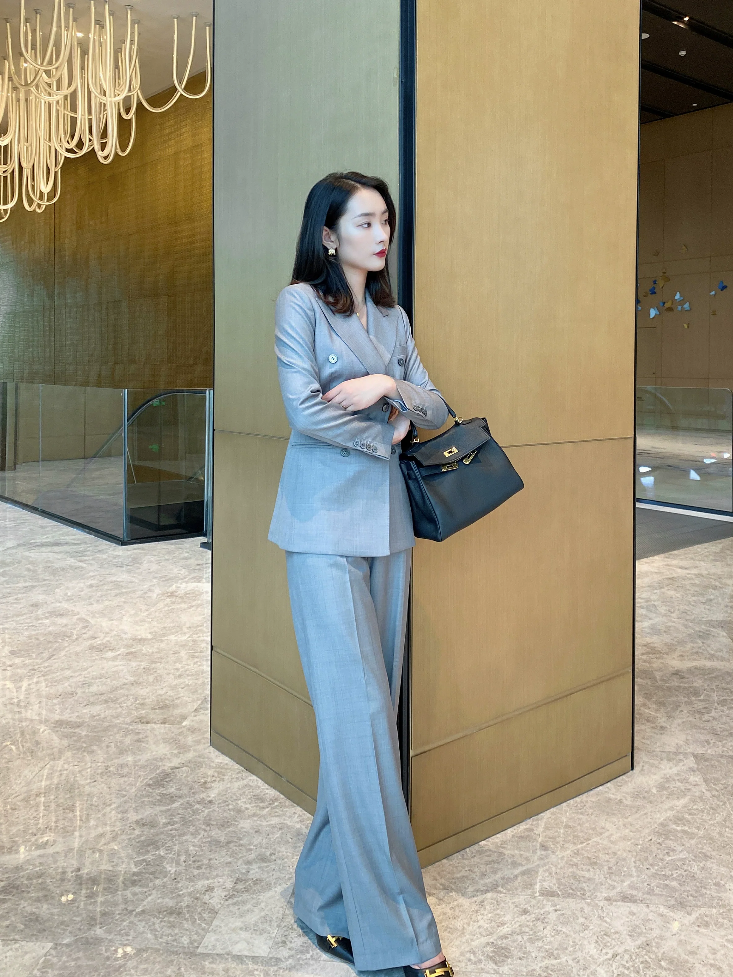 Elegant Light Grey Autumn Women Suit with Wide‑Leg Trousers - Image 6