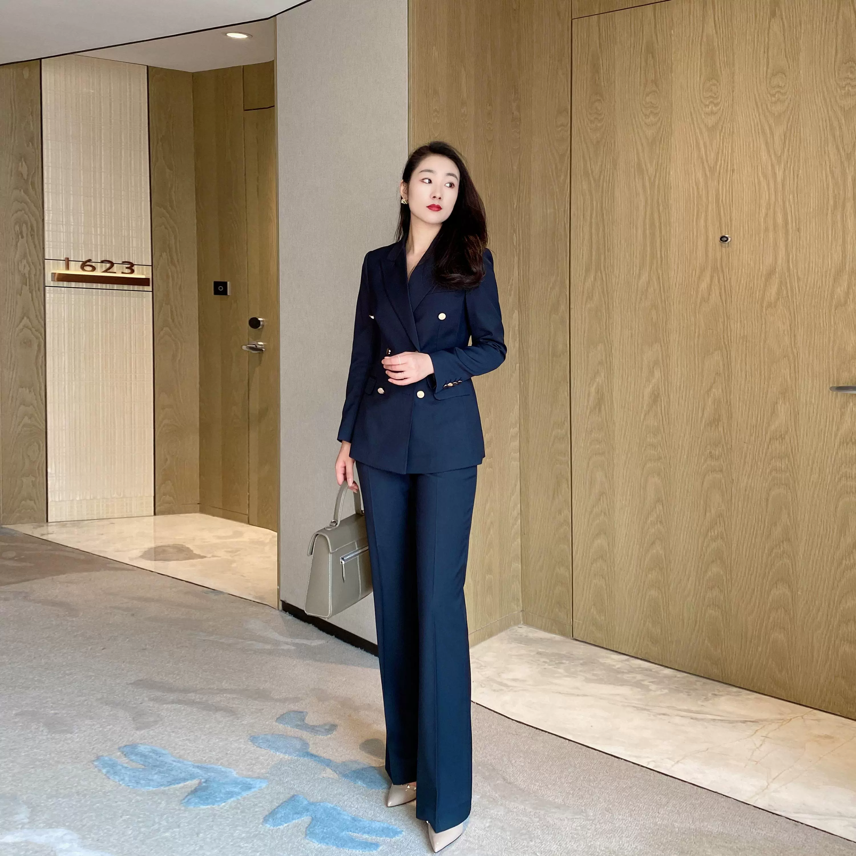 Elegant Navy Blue Slim-Fit Suit with Flared Trousers - Image 3