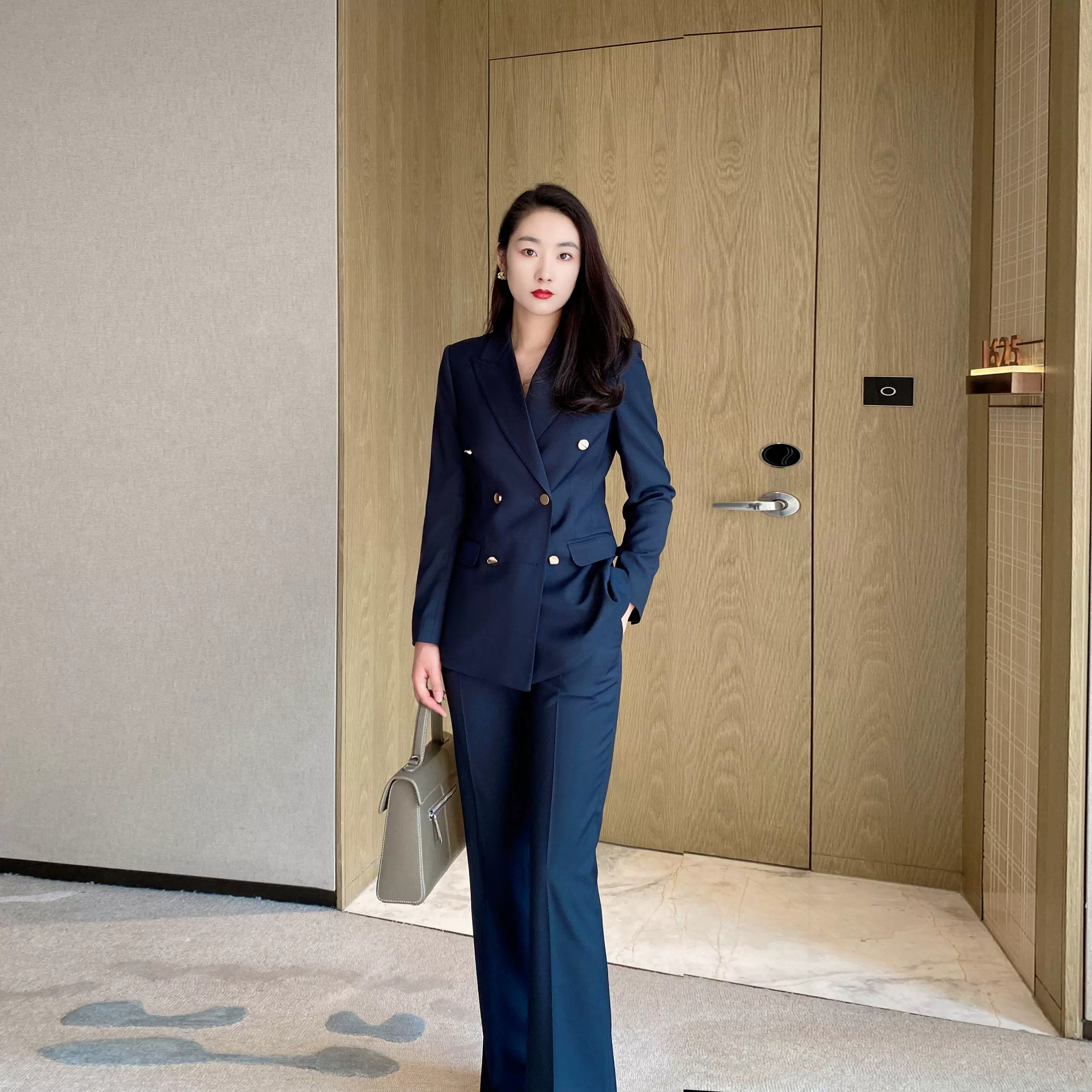 Elegant Navy Blue Slim-Fit Suit with Flared Trousers - Image 4