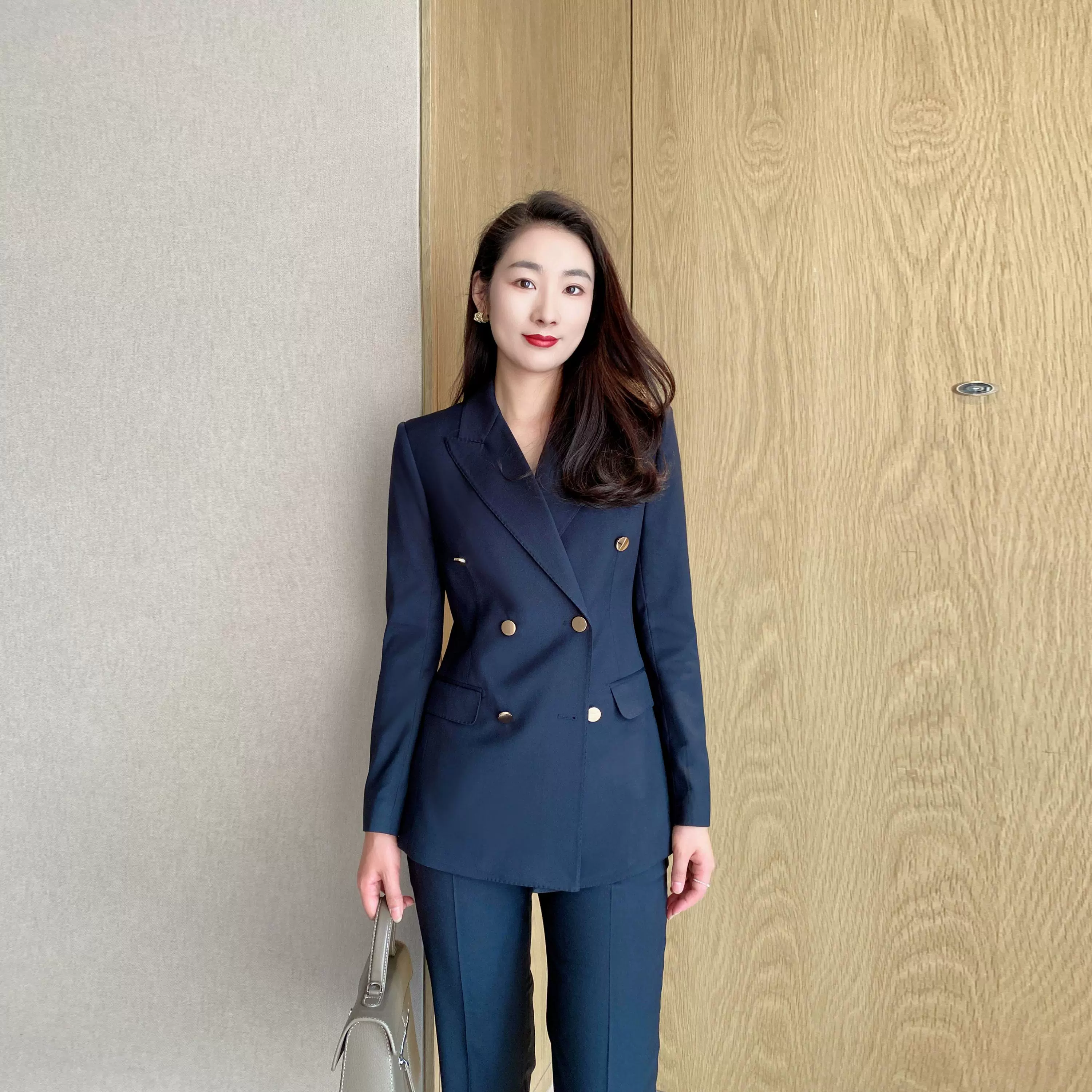 Elegant Navy Blue Slim-Fit Suit with Flared Trousers - Image 5