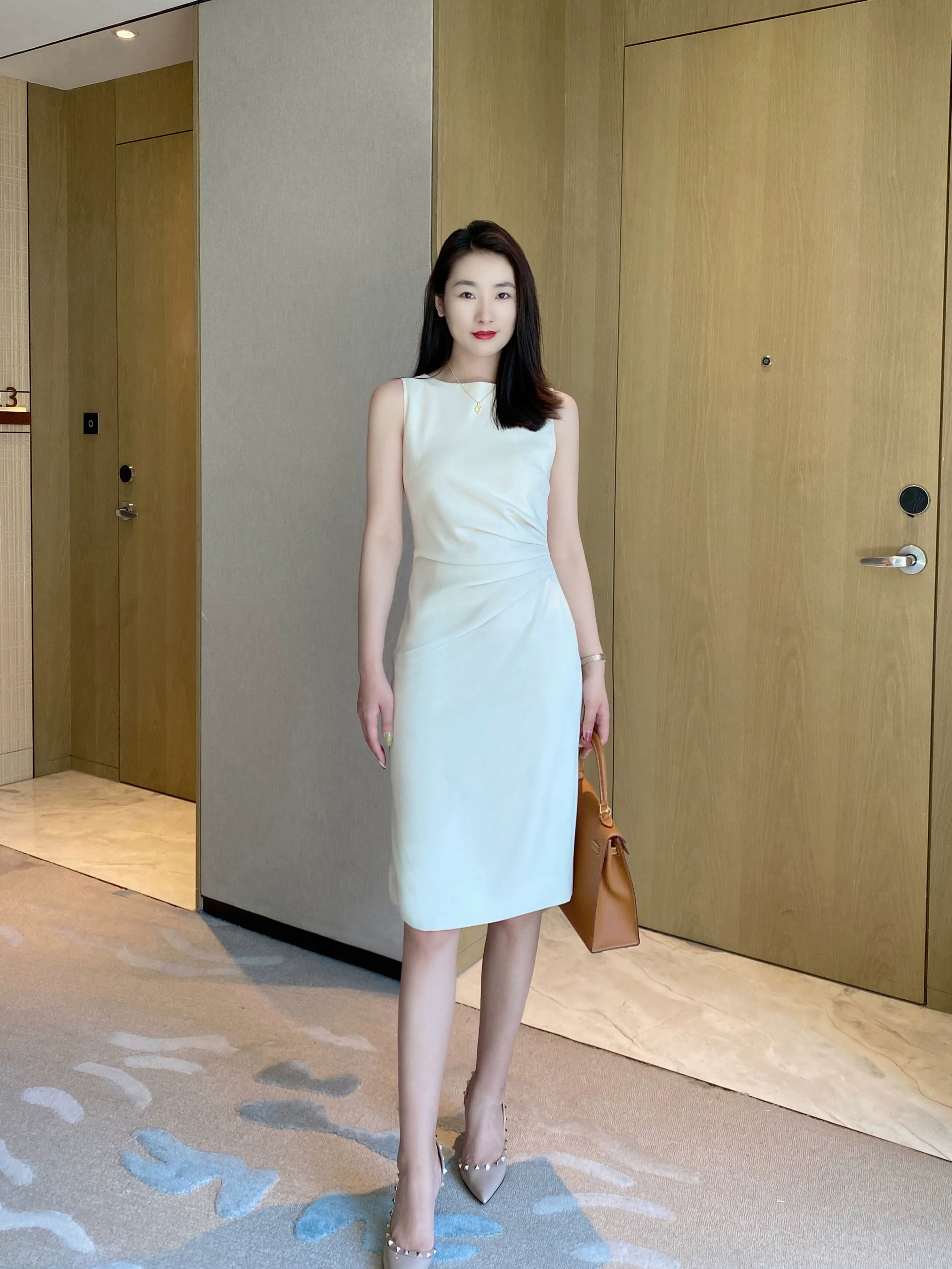 Elegant Off-White Summer Fitted Midi Dress with Hip Detail - Image 4