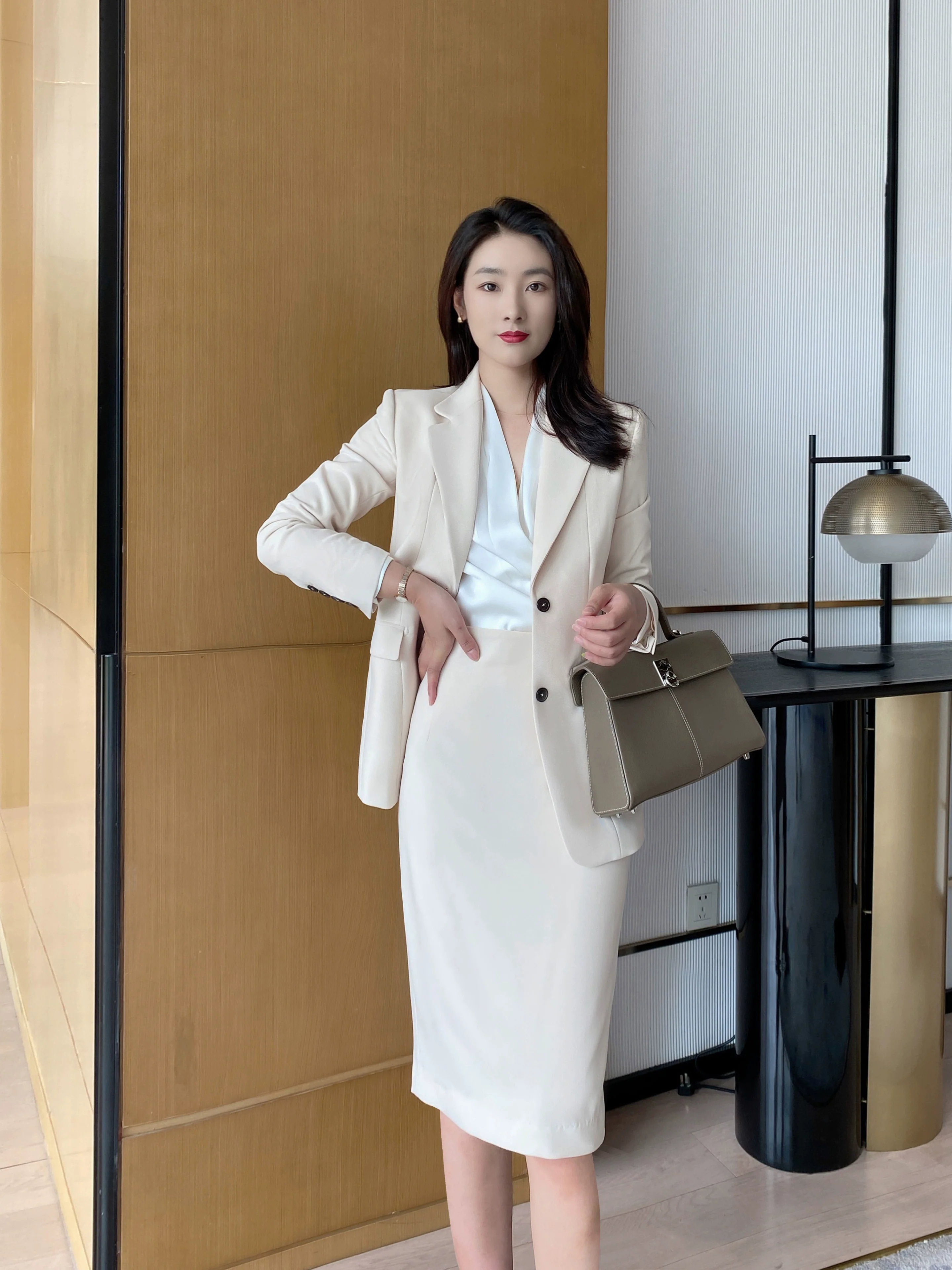 Elegant Off-White Women's Suit Jacket with A-Line Skirt - Image 3