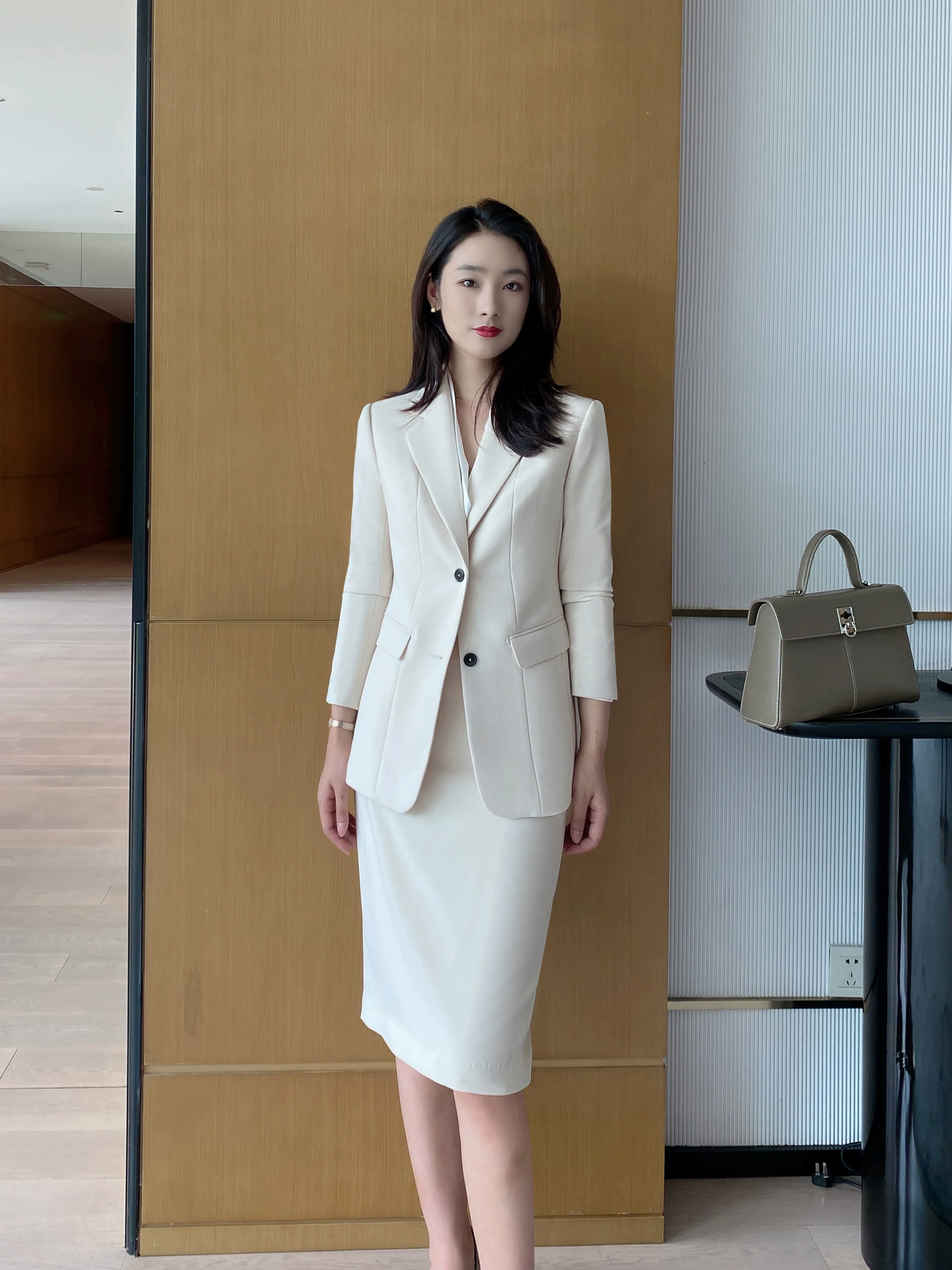 Elegant Off-White Women's Suit Jacket with A-Line Skirt - Image 6