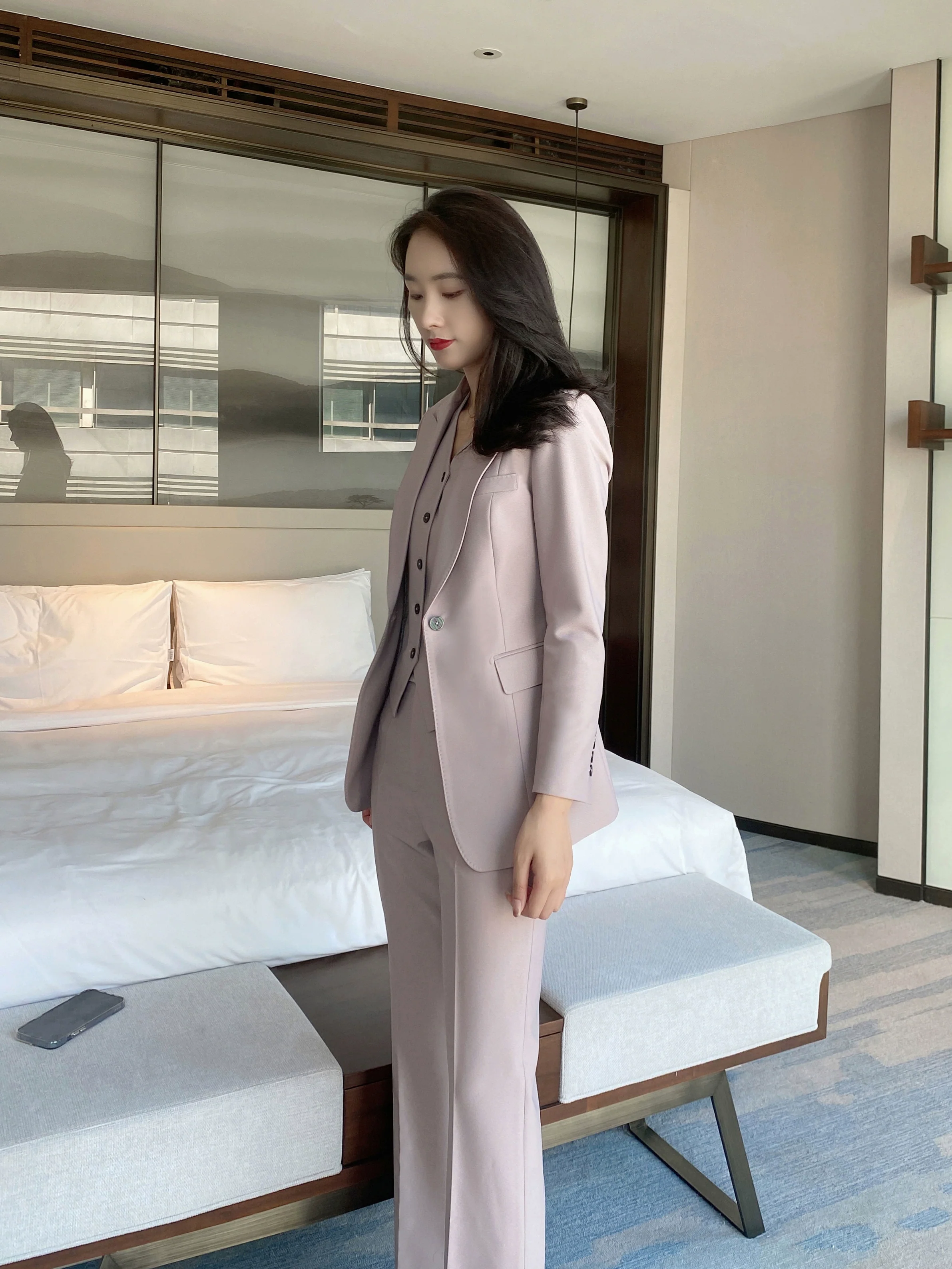 Elegant Pale Pinkish Gray Wool 3-Piece Women's Suit Set - Image 3