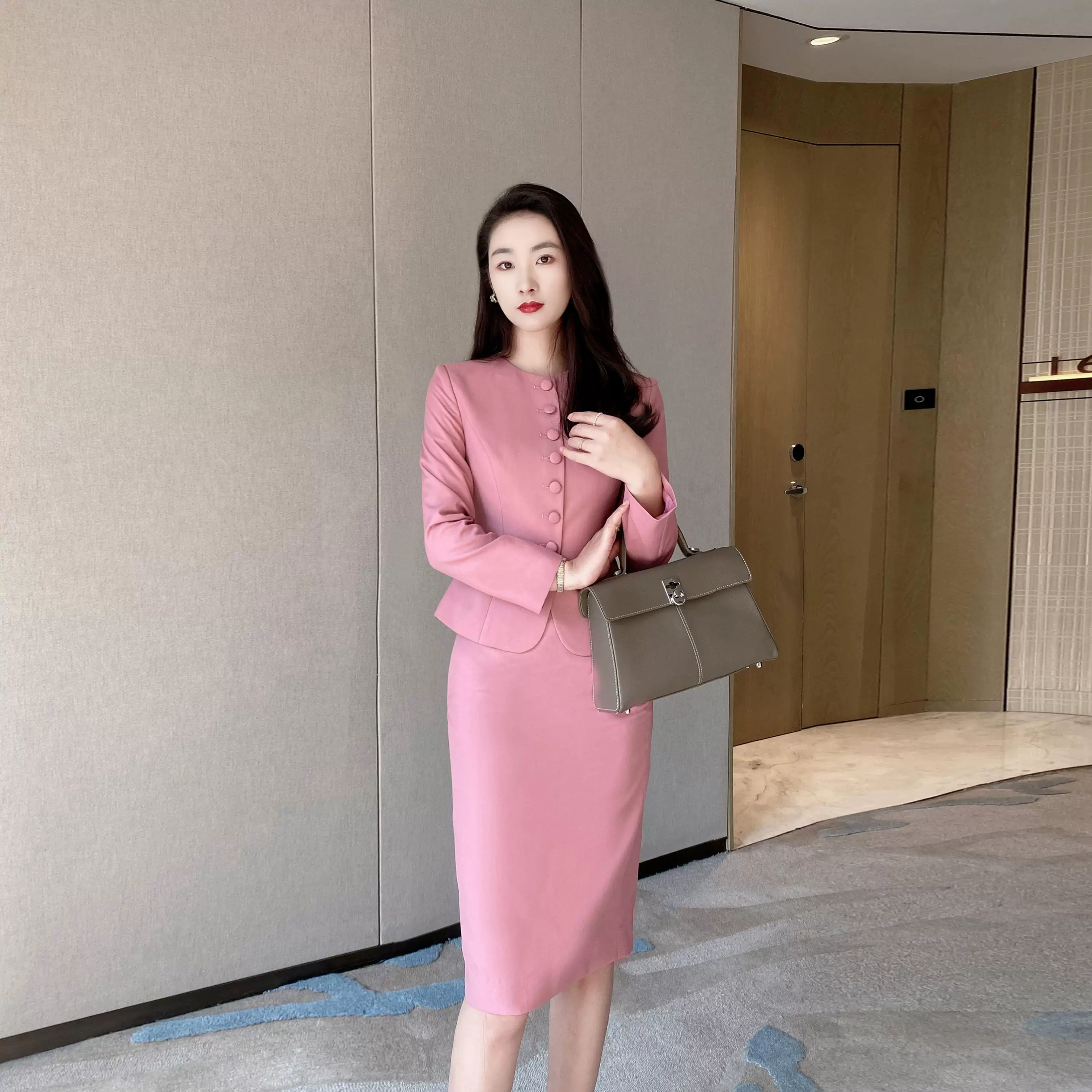 Elegant Rose Pink Suit Skirt Set: Chic Blazer & Slimming Hip Skirt - Image 2