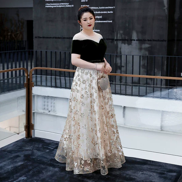 Elegant Velvet Evening Dress - Image 5