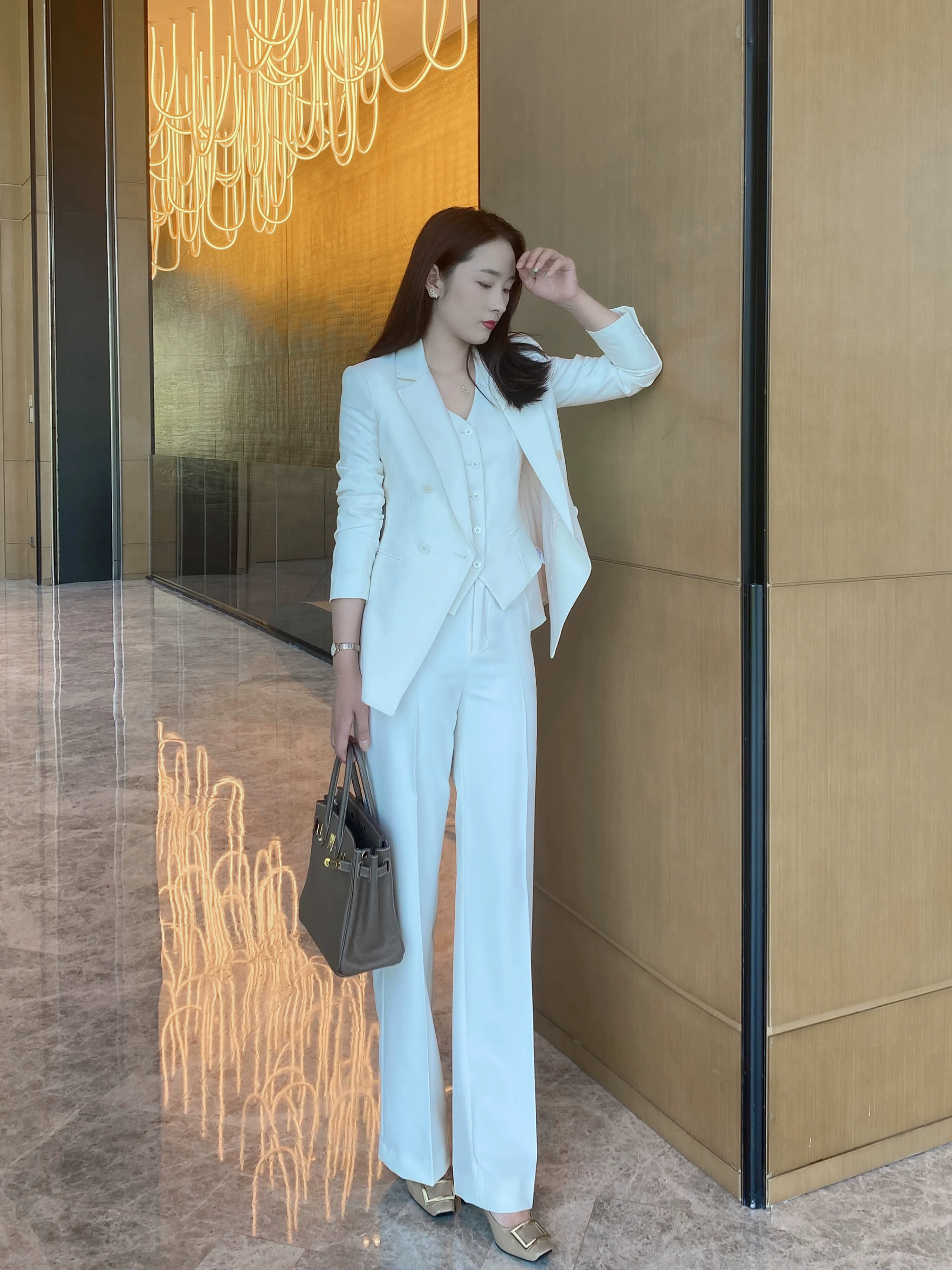 Elegant White Autumn 3‑Piece Suit Set – Loose Straight Fit - Image 5