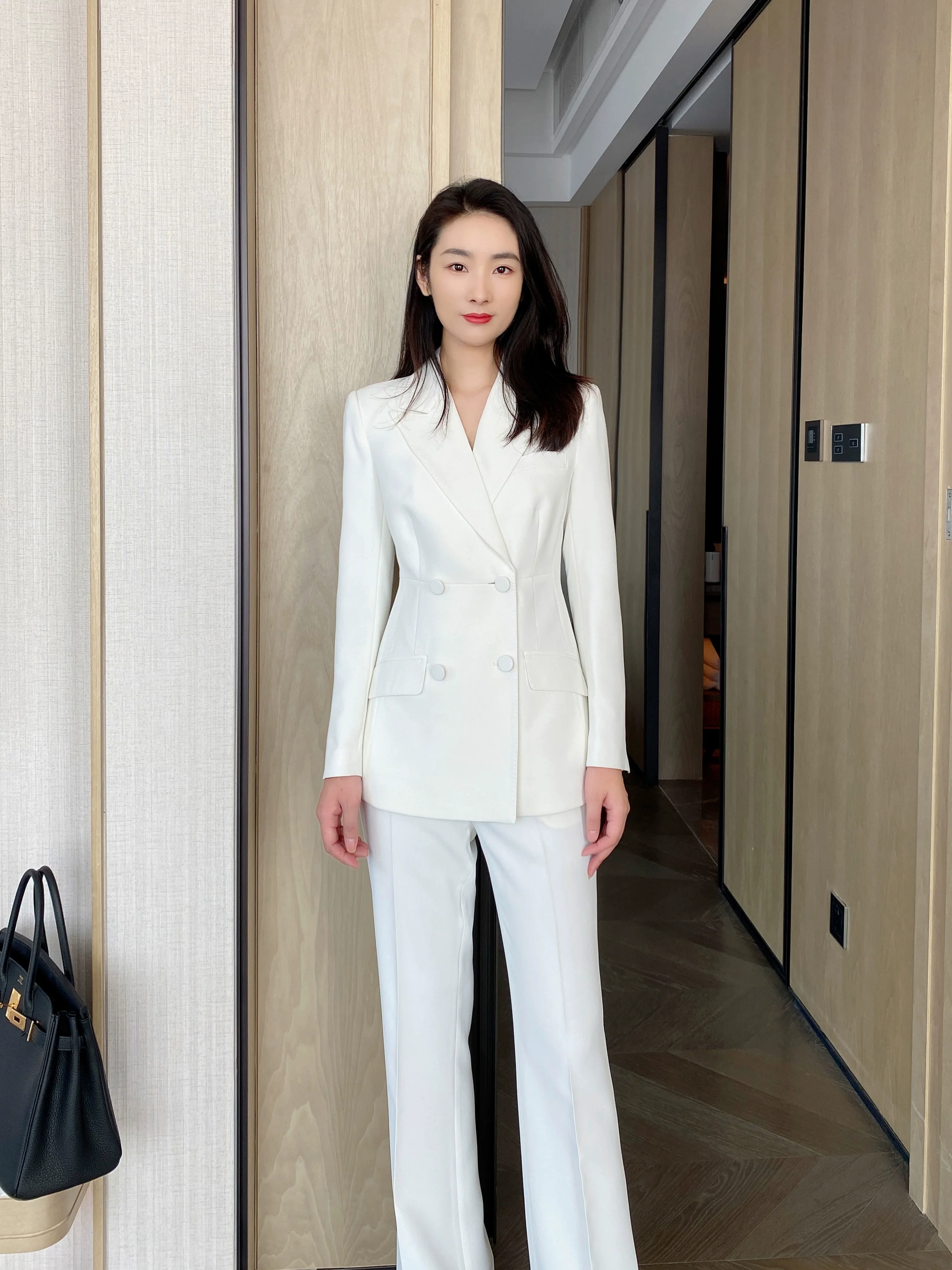 Elegant White Autumn Suit with Flared Trousers for Women - Image 2