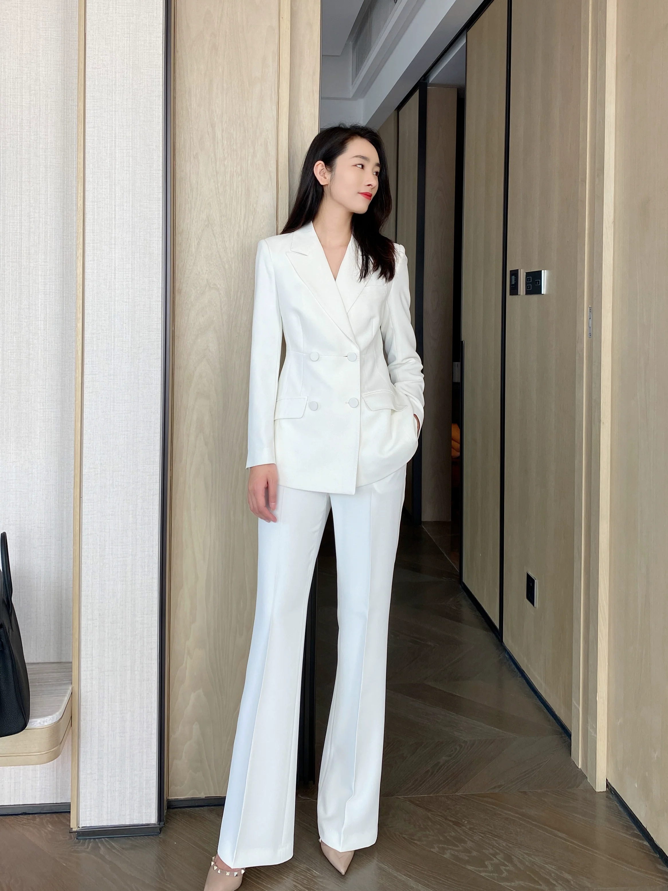 Elegant White Autumn Suit with Flared Trousers for Women - Image 3
