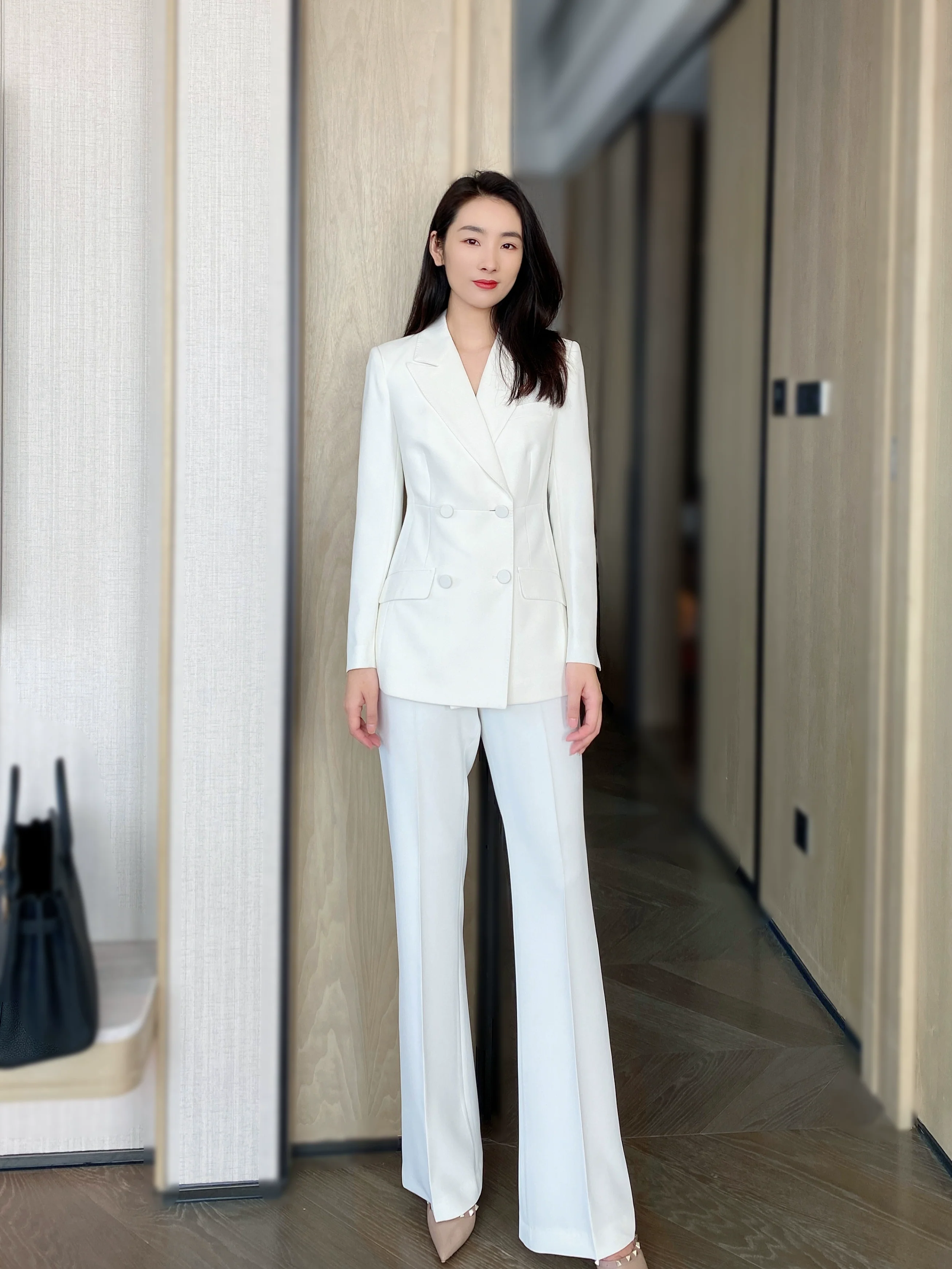 Elegant White Autumn Suit with Flared Trousers for Women - Image 6