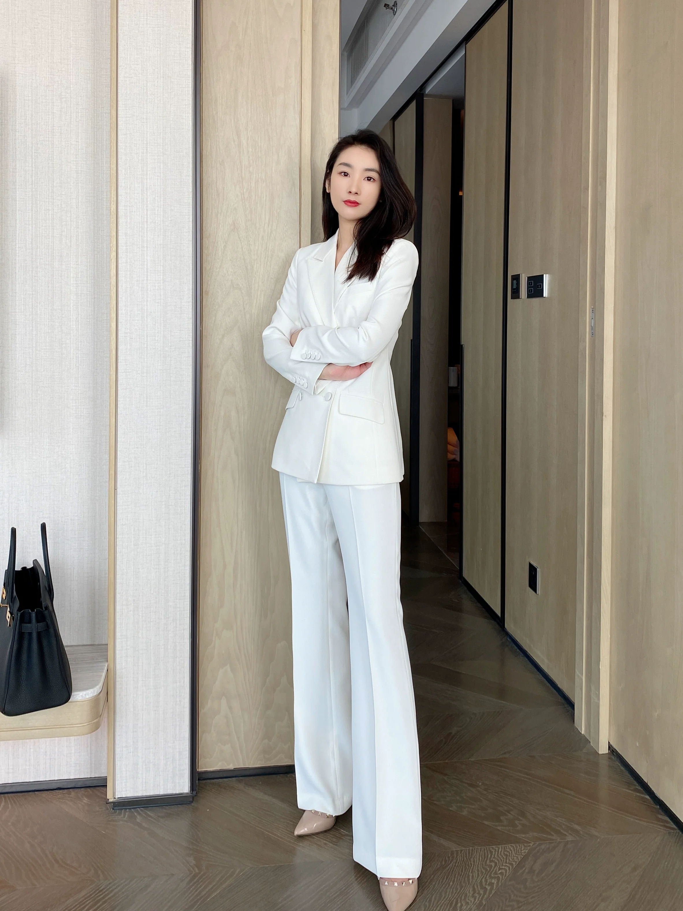 Elegant White Autumn Suit with Flared Trousers – Premium Office Wear - Image 5