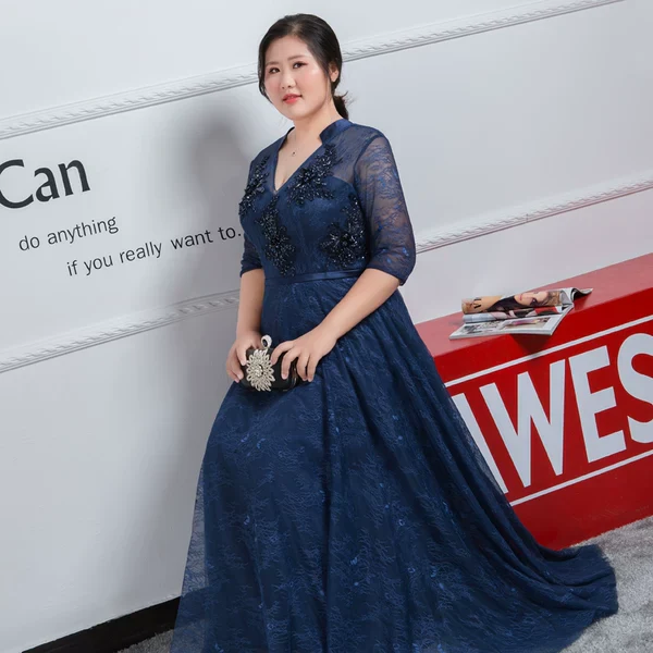 Elegant Woman Evening Gown - Image 2