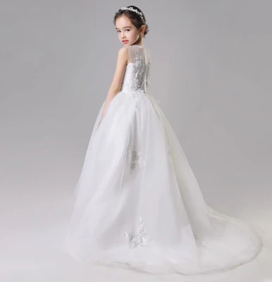 Exquisite Princess Wedding Dress: Noble Tulle Gown for Piano Performances - Image 5