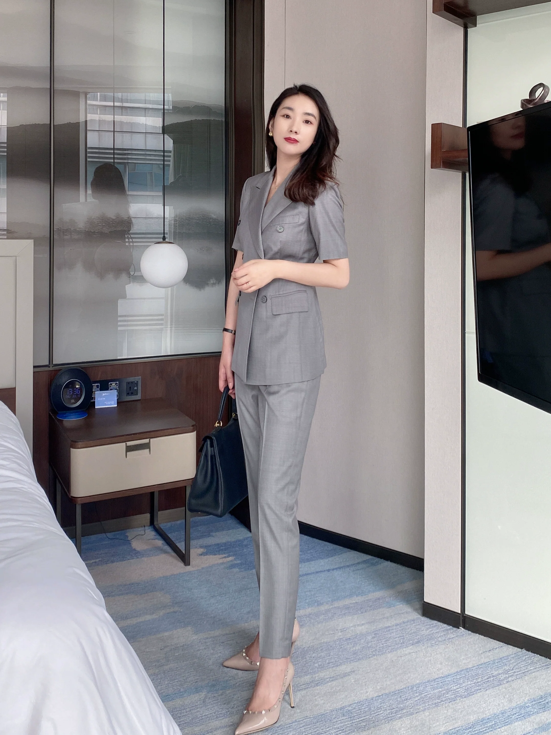 High-End Light Grey Short‑Sleeve Summer Suit Set for Office - Image 2