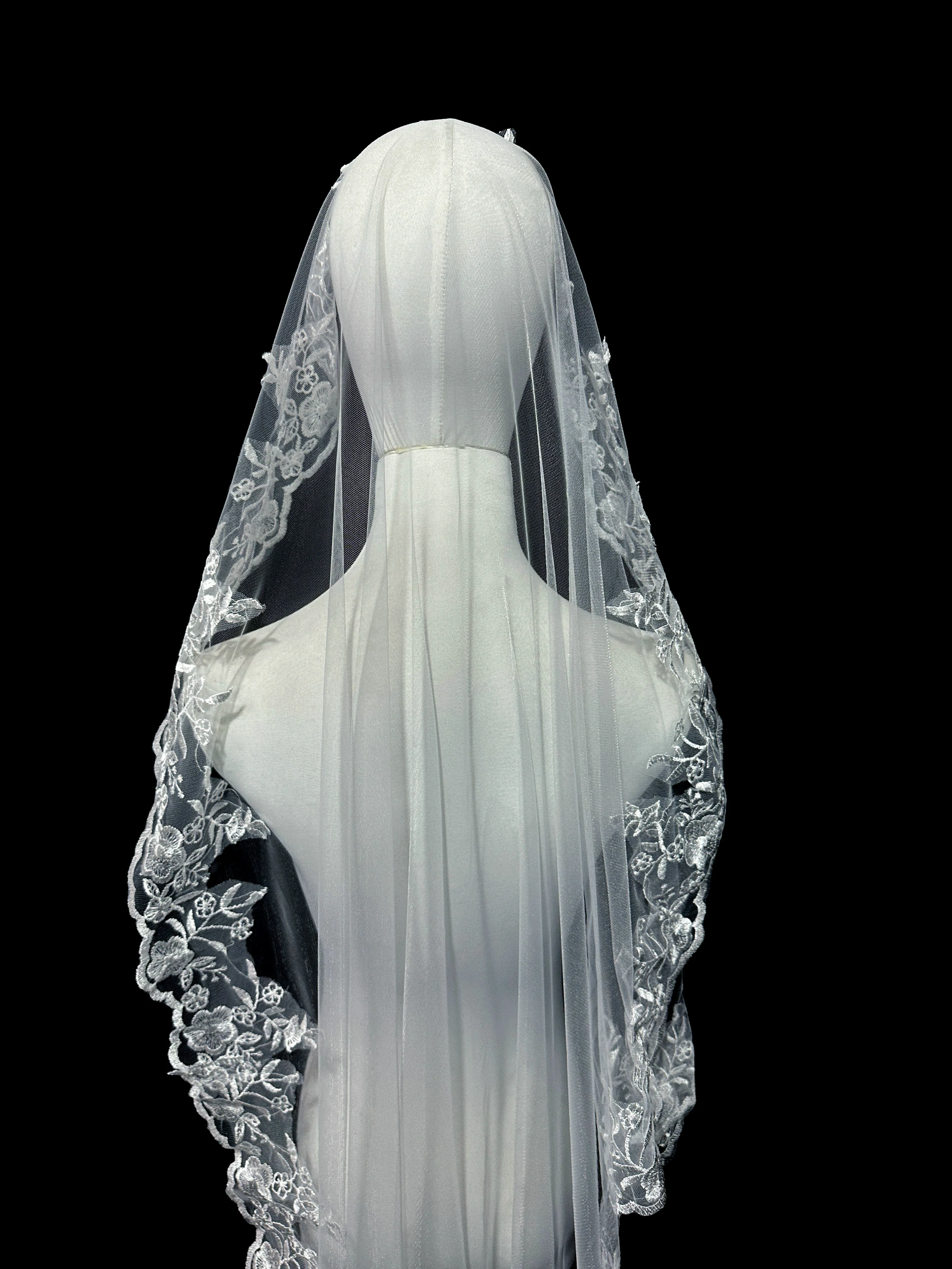 Lace Wedding Veil for Bride - Image 7