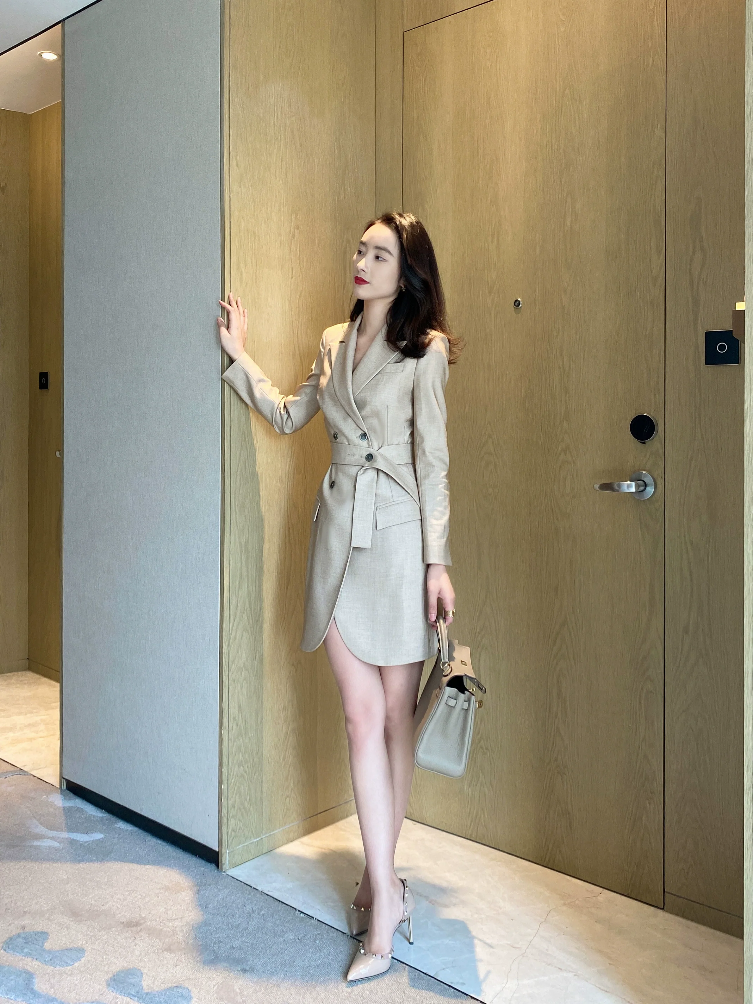 Light Brown Summer Suit with Fitted Skirt and Brace - Image 2