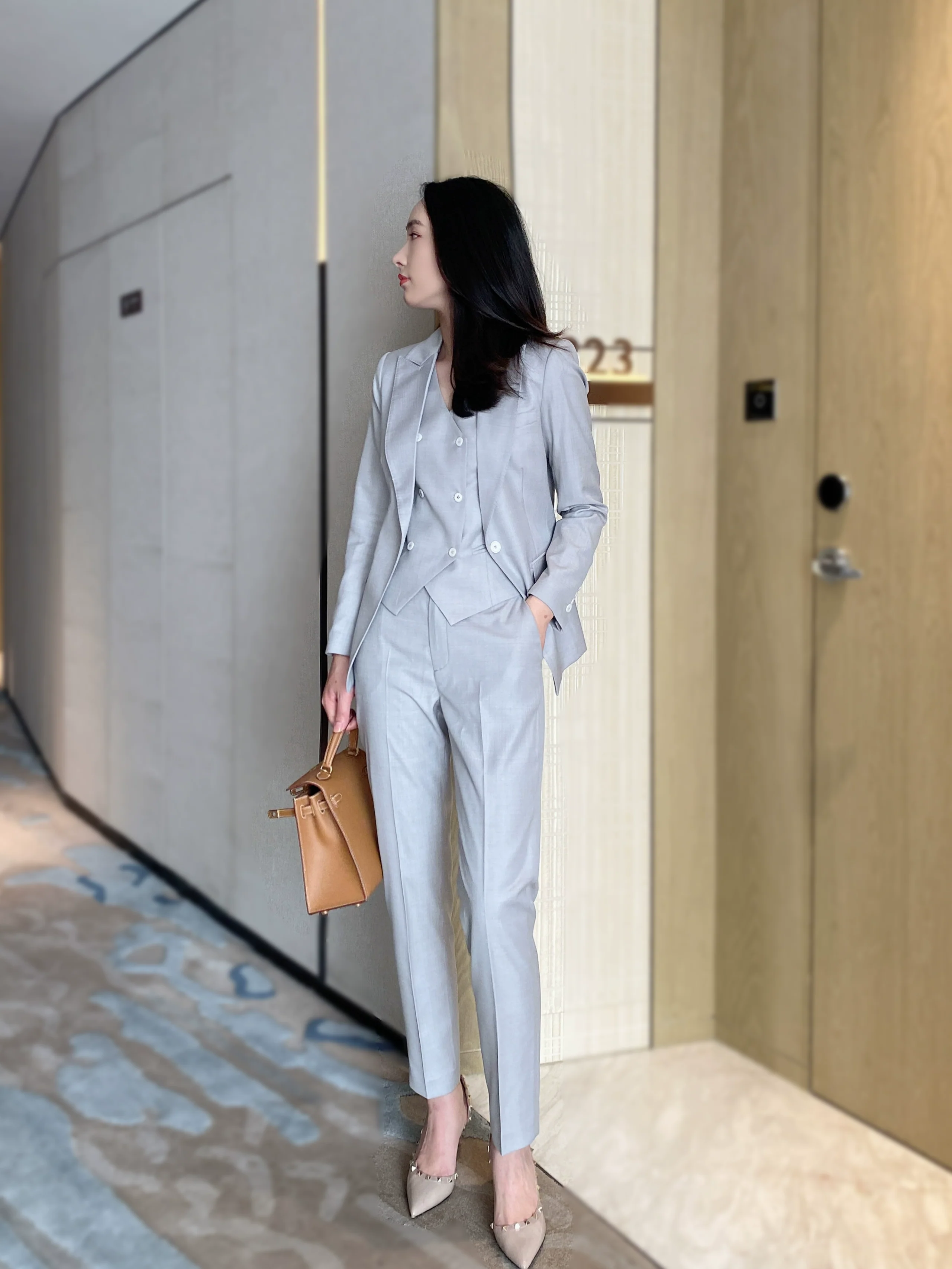 Light Grey Autumn Classic 3‑Piece Slim Fit Suit Set - Image 5