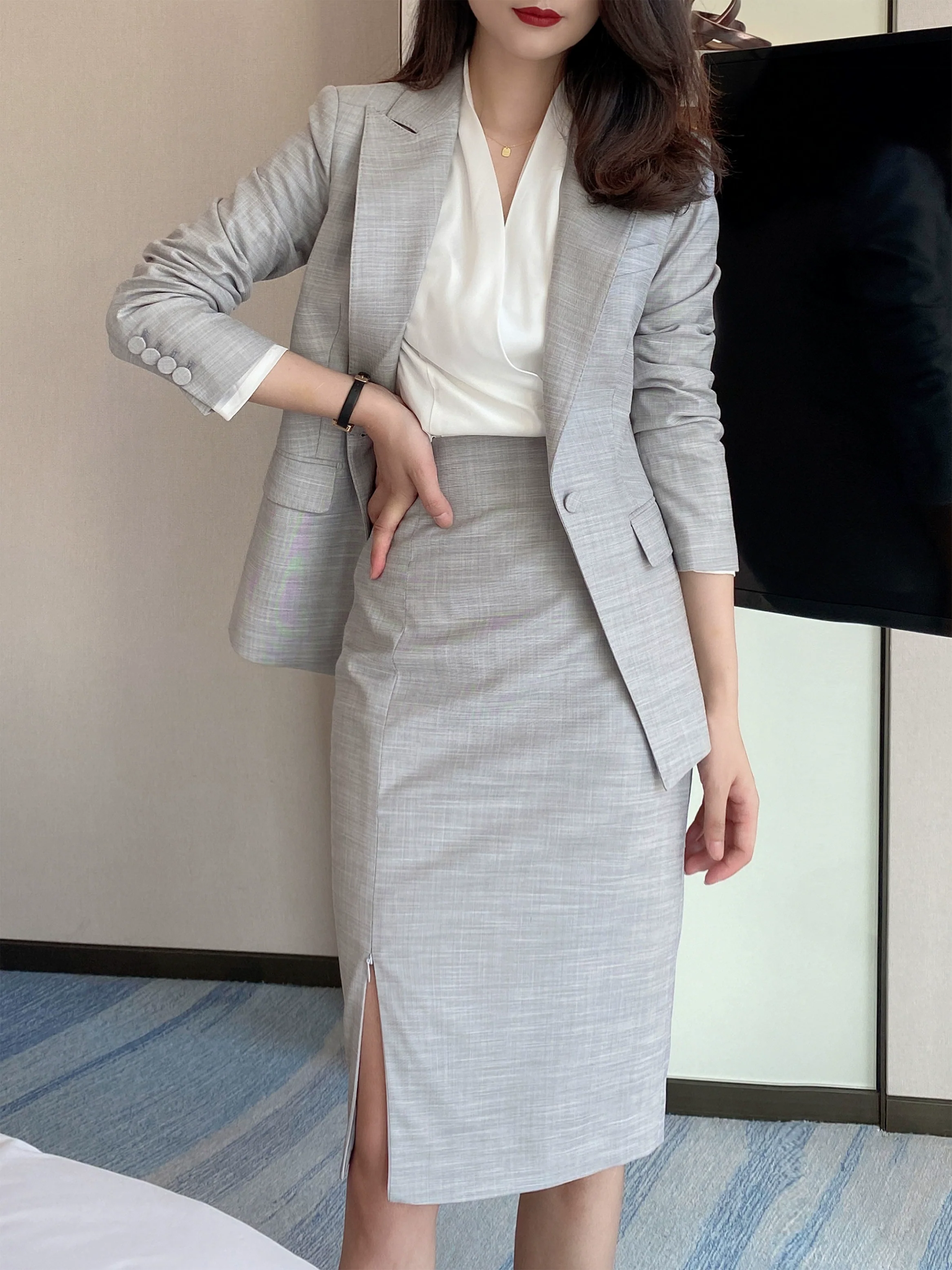 Light Grey Autumn Classic Suit – Fitted Jacket & Hip‑Accented Skirt - Image 2