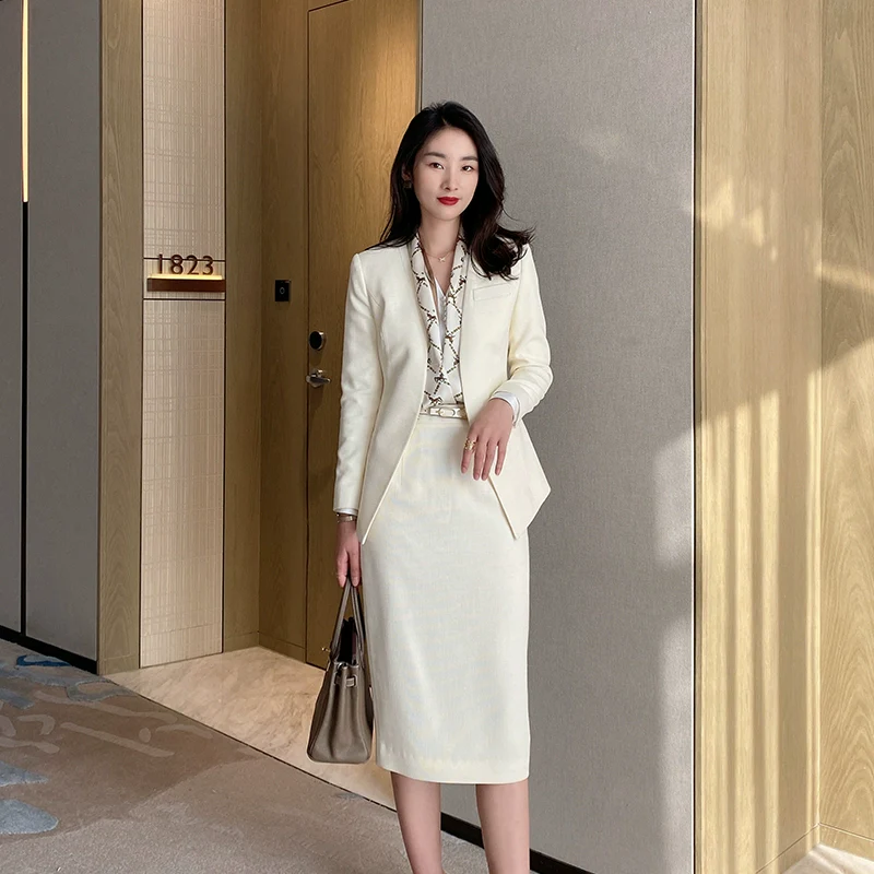 Off-White Elegant Fitted Jacket with Matching Skirt Chanel Style - Image 6