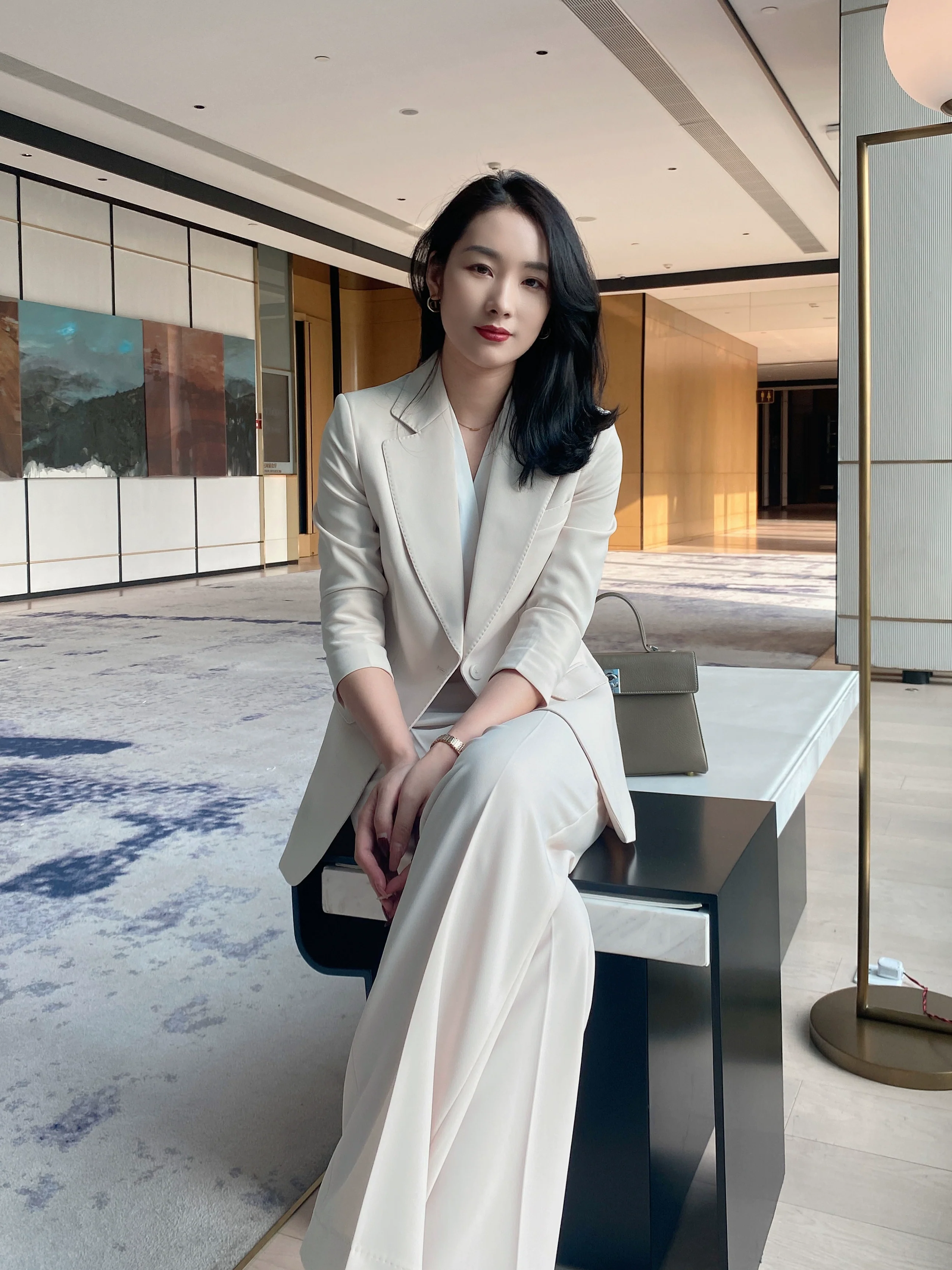 Summer White Leisure Suit Set with Loose Straight Pants and Seven‑Sleeve Top - Image 3