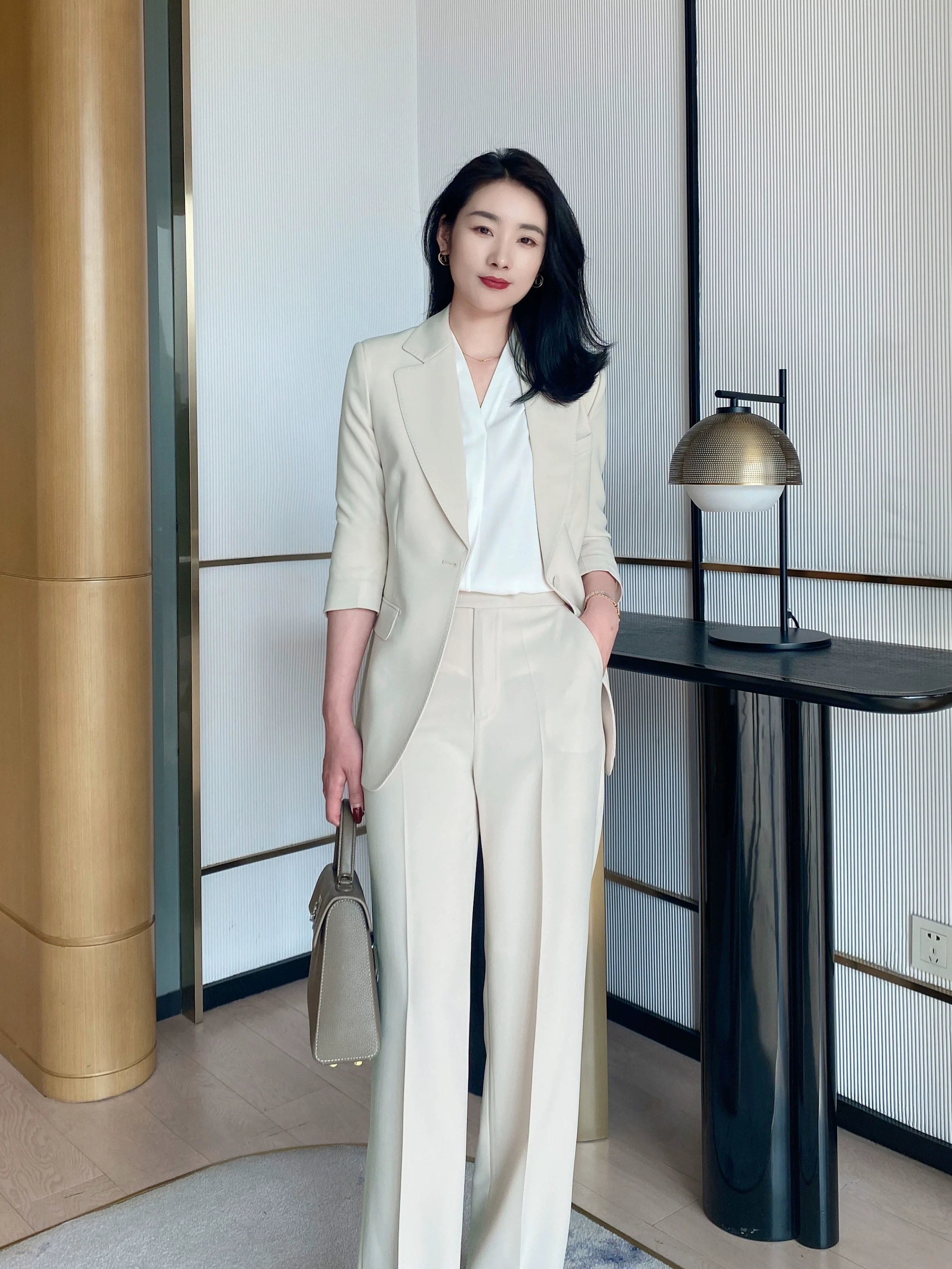 Summer White Leisure Suit Set with Loose Straight Pants and Seven‑Sleeve Top - Image 4