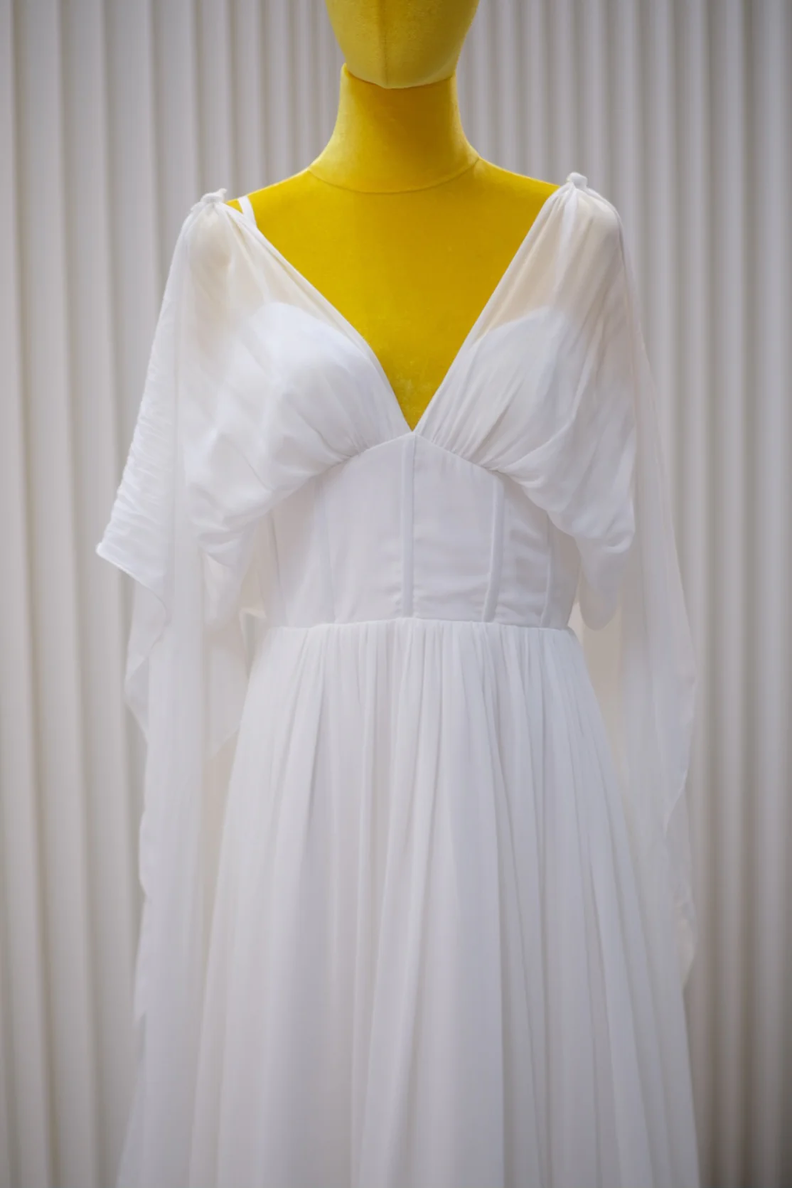 Premium Plain Pleated Size M Wedding Gown | Ready-to-Wear - Image 5