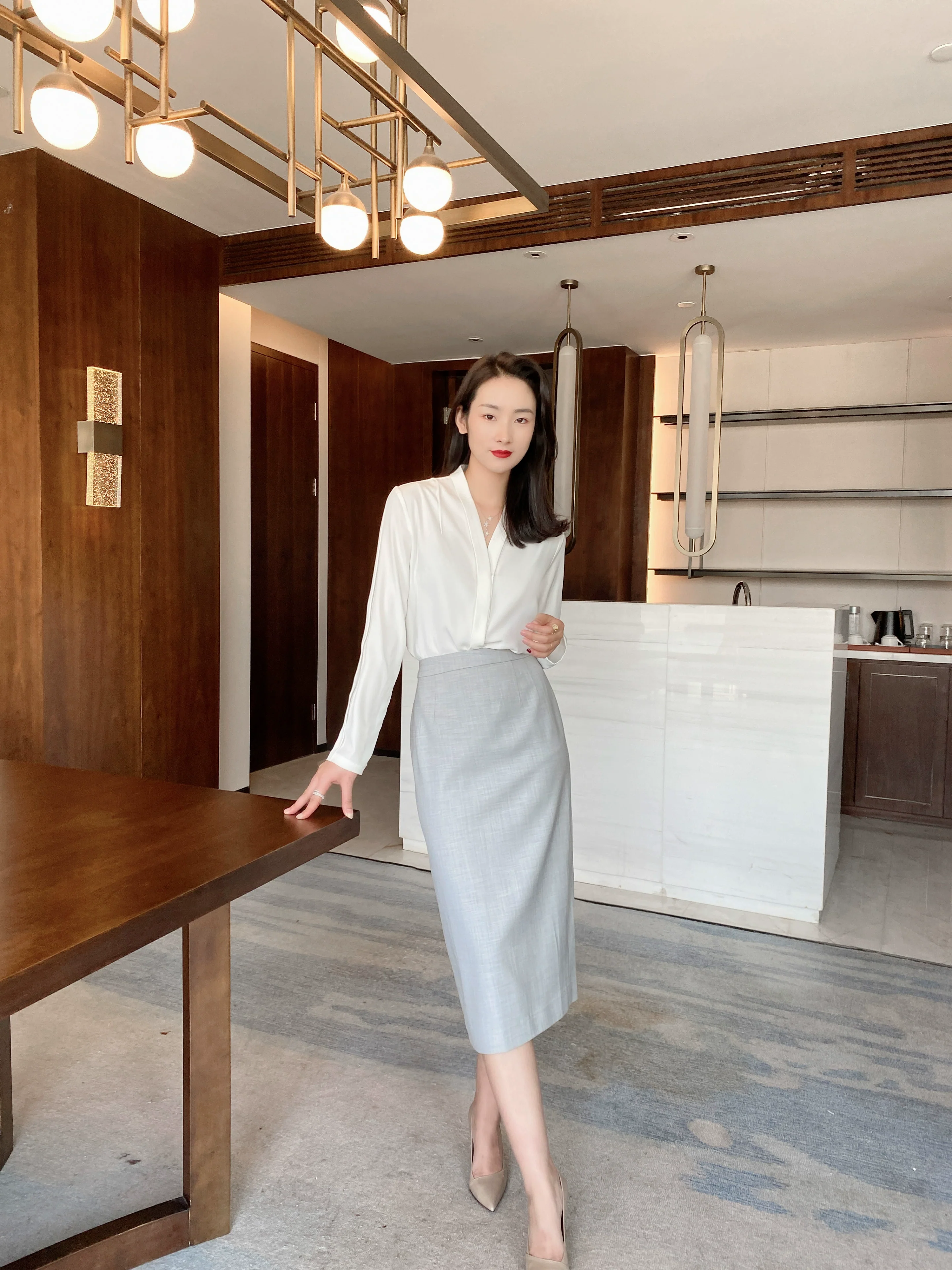 Women's Spring White V-Neck Loose Fit Casual Shirt Style - Image 5